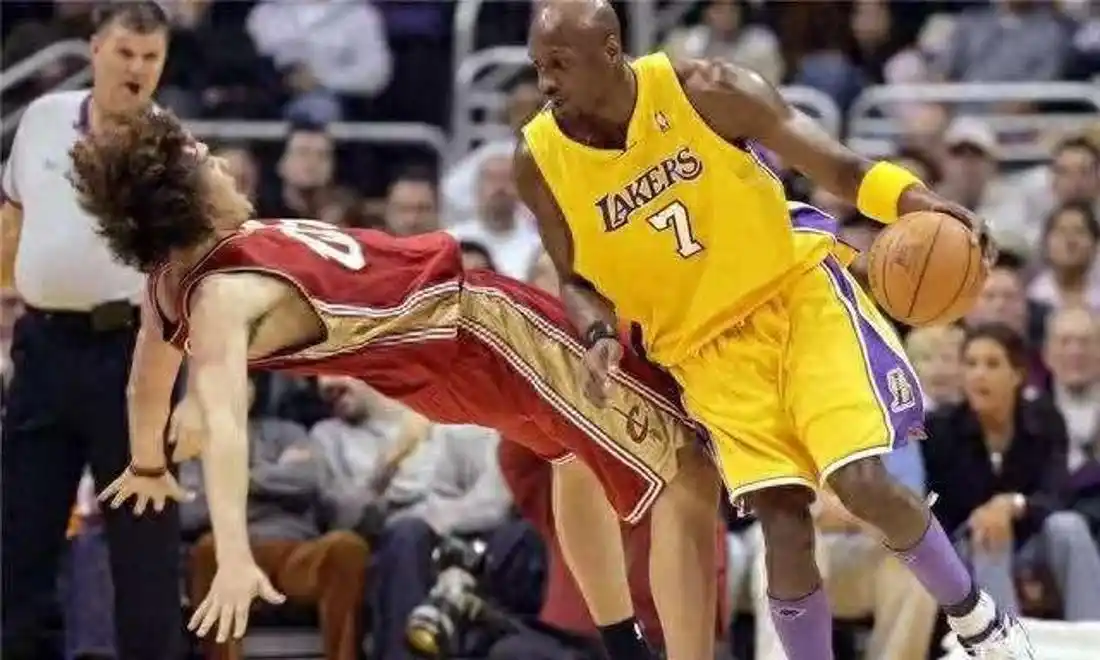 NBA历史假摔榜公布老詹上榜榜首实至名归