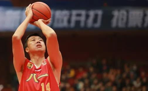 王治郅和易建联谁更优秀_王治郅的nba数据_王治郅NBA生涯表现对比易建联