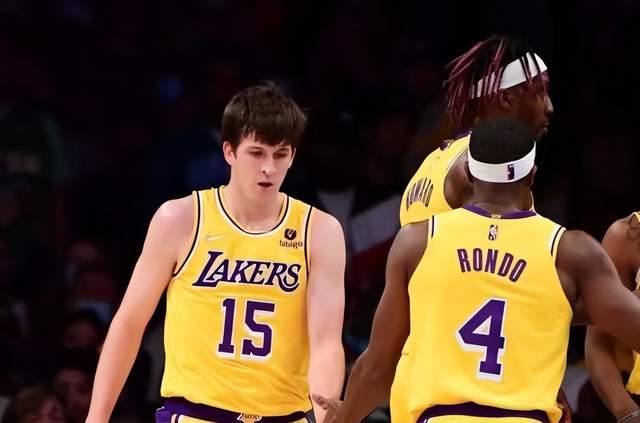 NBA假摔引热议联盟出新规奥斯汀·里夫斯成假摔高手