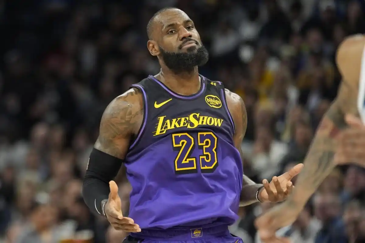 nba谁的绝杀次数最多_詹姆斯杜兰特库里无缘科比第三_NBA压哨绝杀之王排名