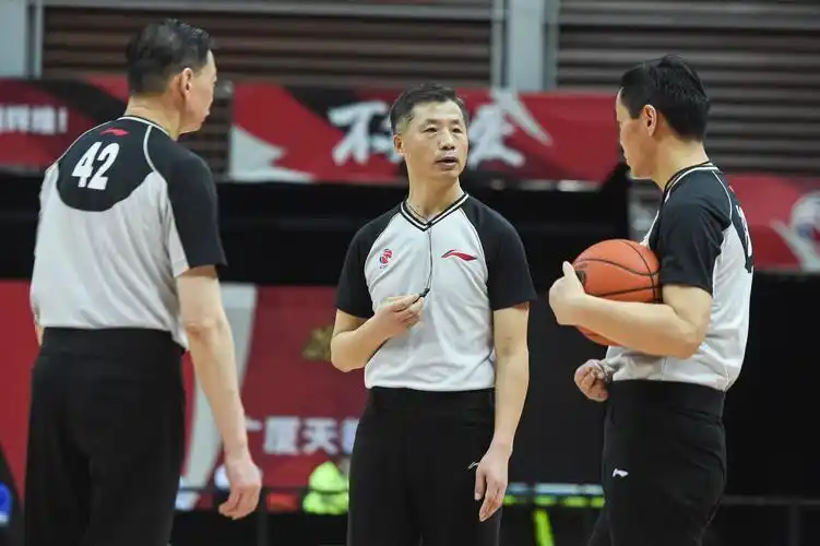 CBA裁判职业化_中国篮球裁判国际地位_cba裁判杜