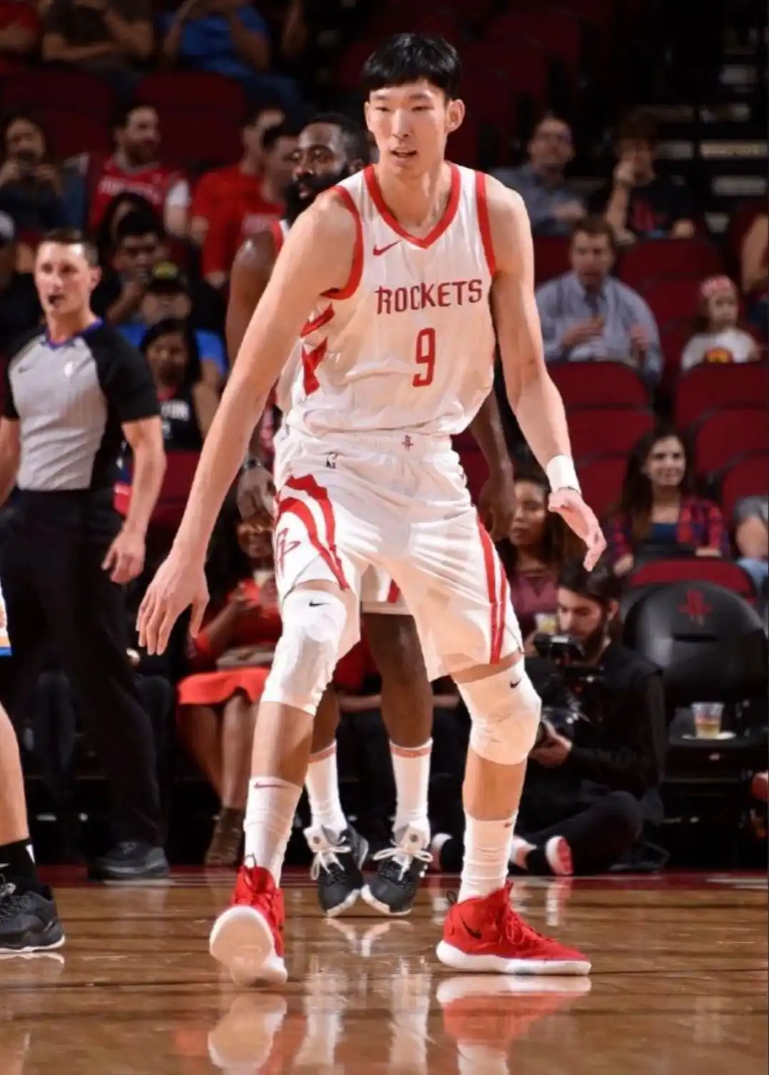 姚明nba年薪_中国球员NBA生涯薪资_孙悦NBA生涯总薪资
