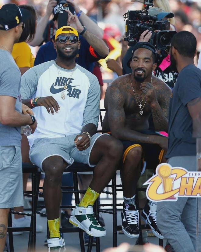 nba球员总冠军次数排名_勒布朗詹姆斯四座总冠军分析_NBA现役球员两座总冠军球员