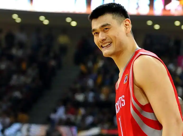2002年NBA选秀姚明成首位亚洲状元生涯薪水超7.5亿