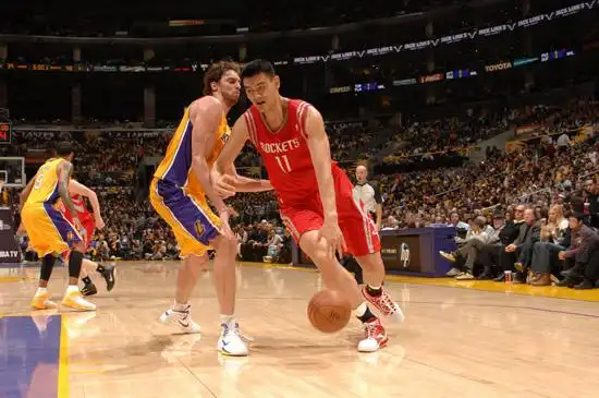 姚明NBA生涯薪水_姚明火箭队合同金额_姚明nba年薪