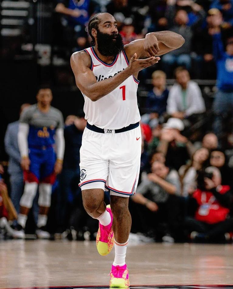 NBA球员夜店常客盘点_nba球星的夜生活_NBA球星夜店生活