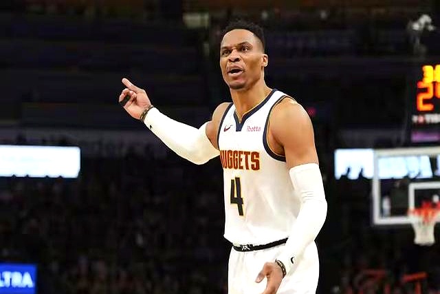 nba球员收入.排名_詹姆斯商业价值_NBA收入最高球星