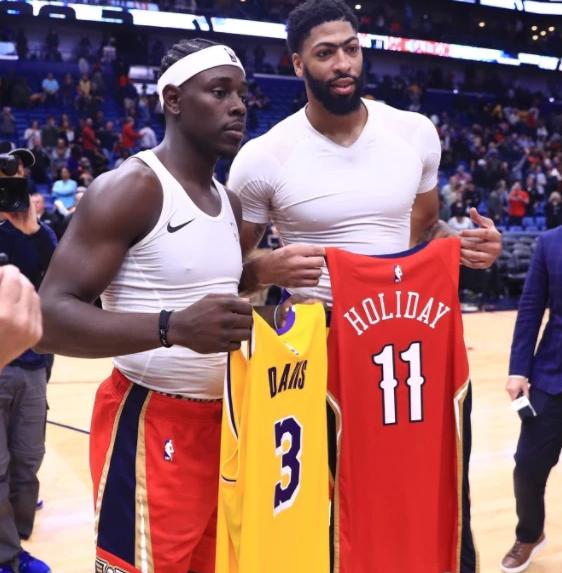 NBA球员装备价值_篮球联赛球员装备价格_nba篮球装备