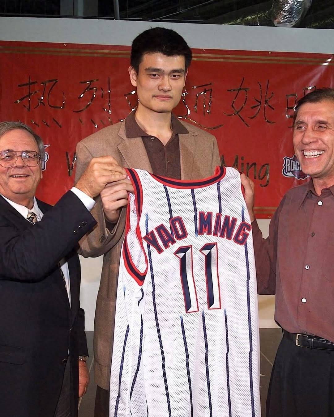 姚明2002年NBA状元新秀合同_姚明与易建联孙悦新秀工资对比_姚明在nba合同