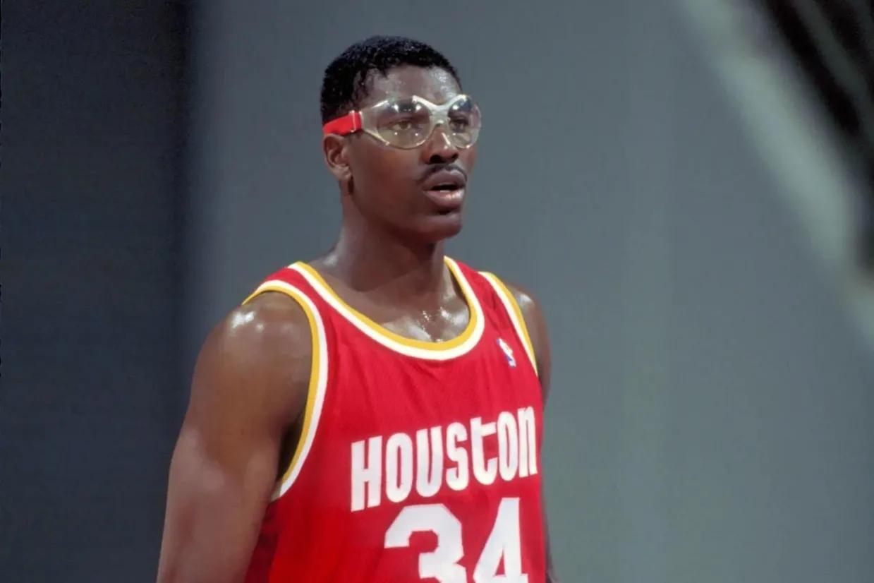 nba单场个人最高得分_:NBA历史单场最高得分记录_NBA超级巨星单场得分排行