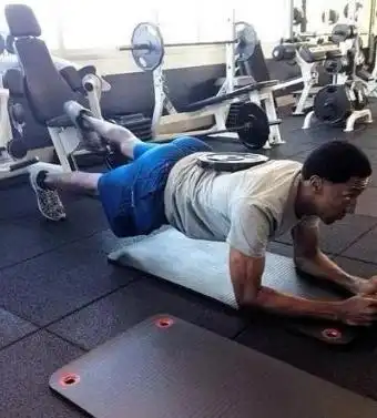 NBA球星健身房_字母哥身材变化训练_NBA球员健身训练