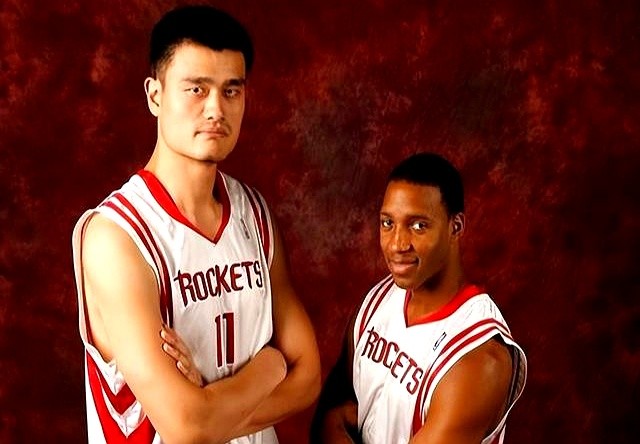 姚明2005年续约火箭_休斯顿火箭姚明合同分析_姚明在nba合同
