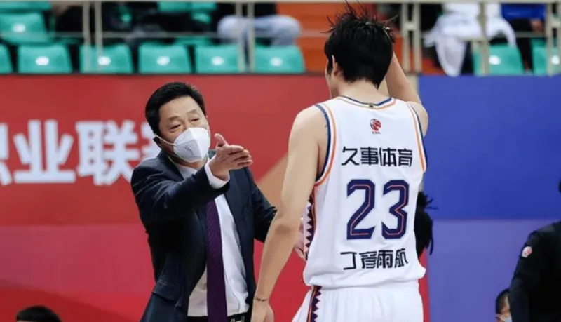 CBA 第二阶段上海男篮战绩复苏丁彦雨航却沦为边缘人