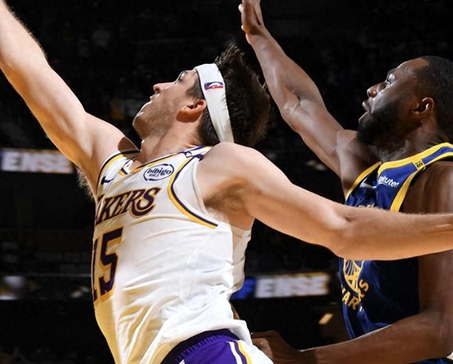 NBA圣诞湖勇大战库里神奇三分难挽败局湖人115-113绝杀