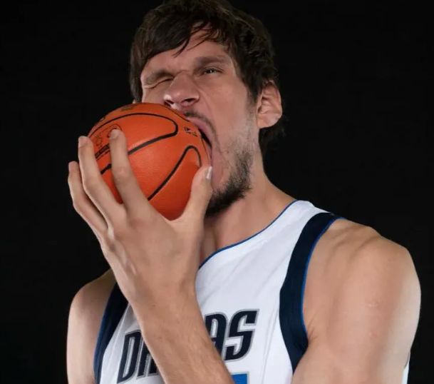 nba球员的手掌大小_NBA球星大手尺寸_乔丹手掌有多大