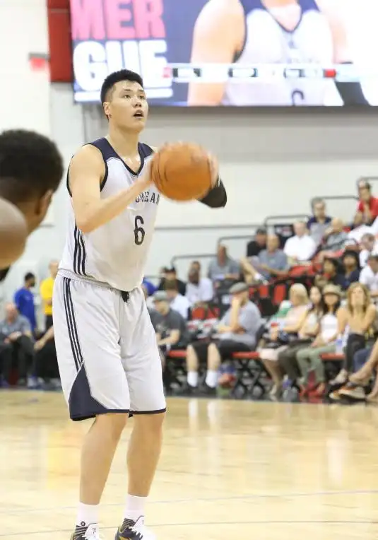 从NBA希望到CBA边缘的贺天举_贺天举nba视频_贺天举篮球生涯转型游戏主播解说员