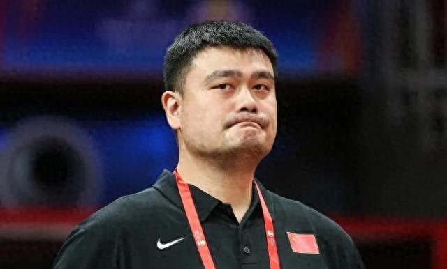 姚明挨骂多年他做的三件事不讨好如今却有人替他说公道话