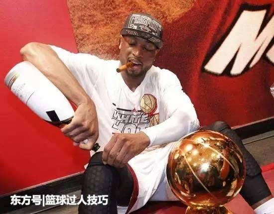 科比护指故事_NBA球员护具原因_nba球星穿长护膝图