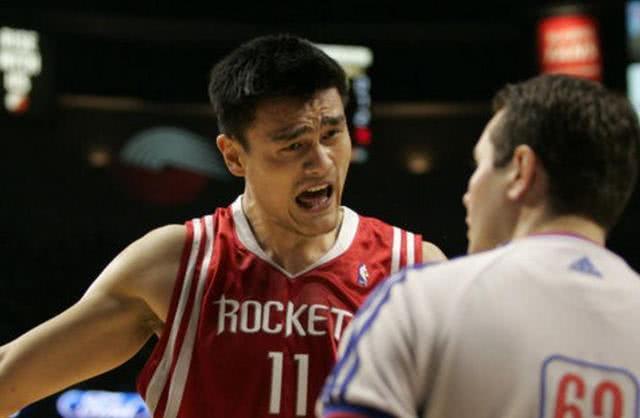 乔丹怒怼裁判事件_NBA球员怒怼裁判球星_nba观众骂裁判