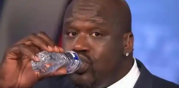 字母哥手掌尺寸_nba字母哥手掌_NBA最大手掌球员