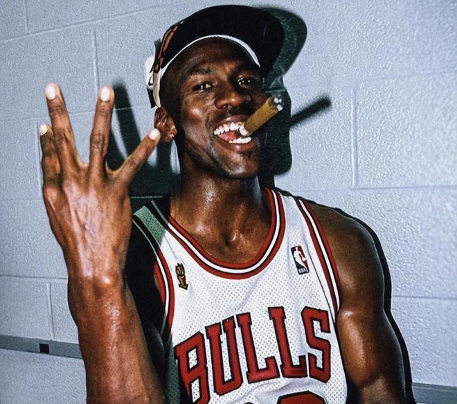 迈克尔乔丹职业生涯总薪资_乔丹nba年薪_乔丹场外收入分析