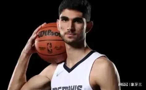 300万美元NBA球员盘点_NBA300万美元球员表现_nba年薪多少钱