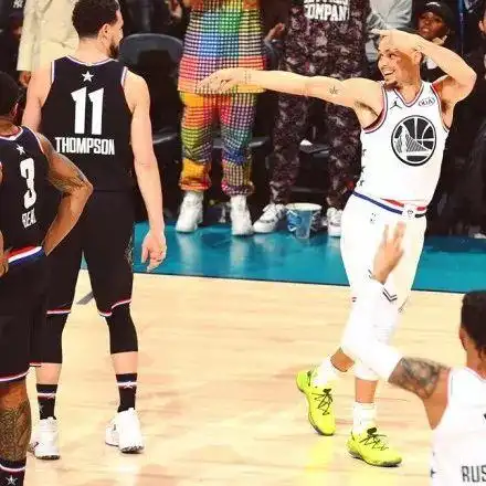 詹韦连线经典重现_nba全明星赛经典_NBA全明星赛精彩瞬间