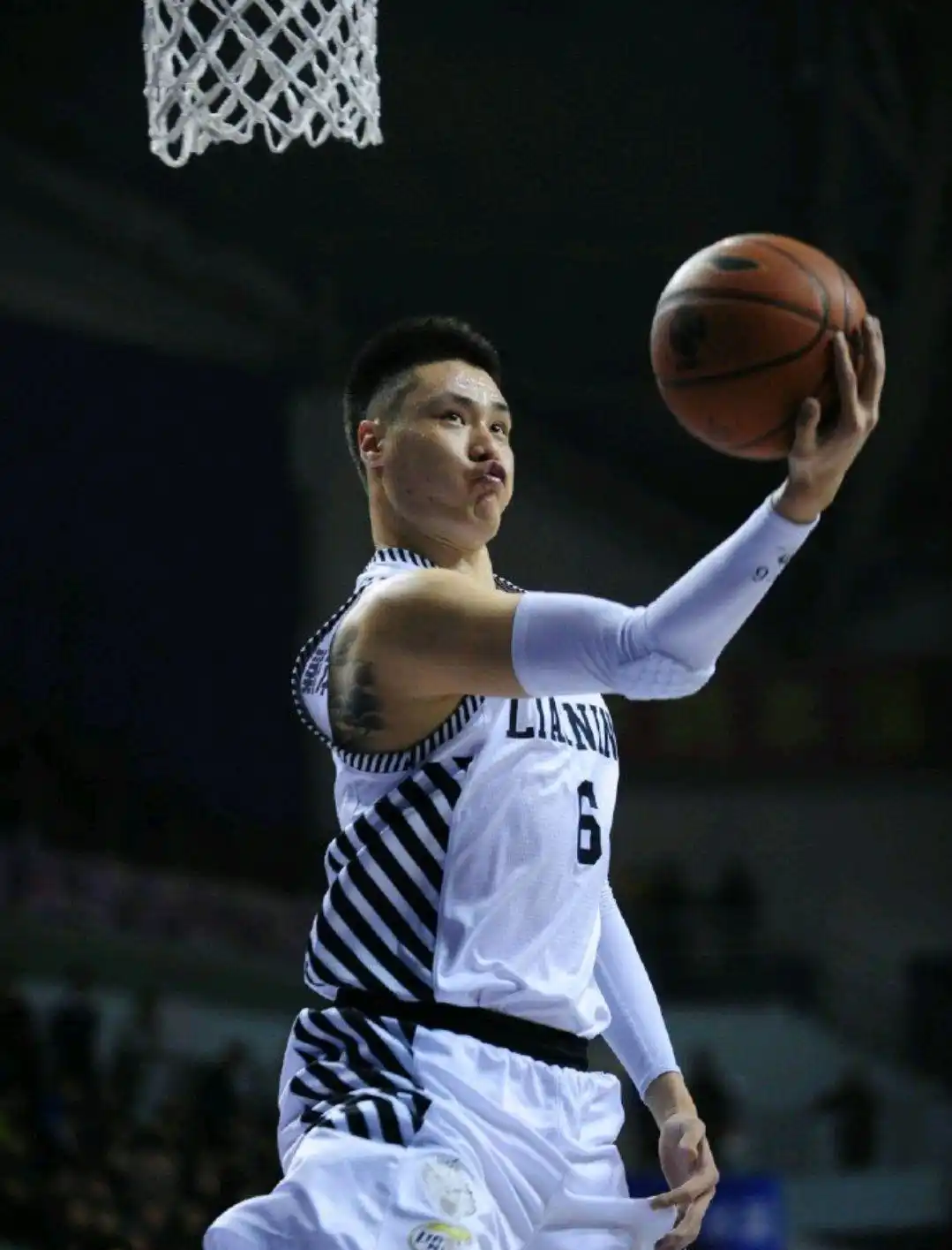 贺天举nba视频_贺天举 辽宁队 伤病