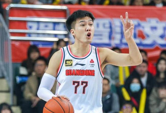 任骏飞退役黄荣奇未获续约原因_广东男篮休赛期球员续约情况_cba2014-2015