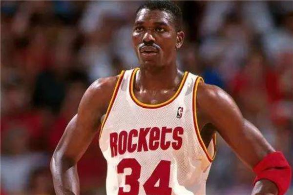NBA十大盖帽狂人都有谁哈基姆·奥拉朱旺、迪肯贝·穆托姆博实力超群