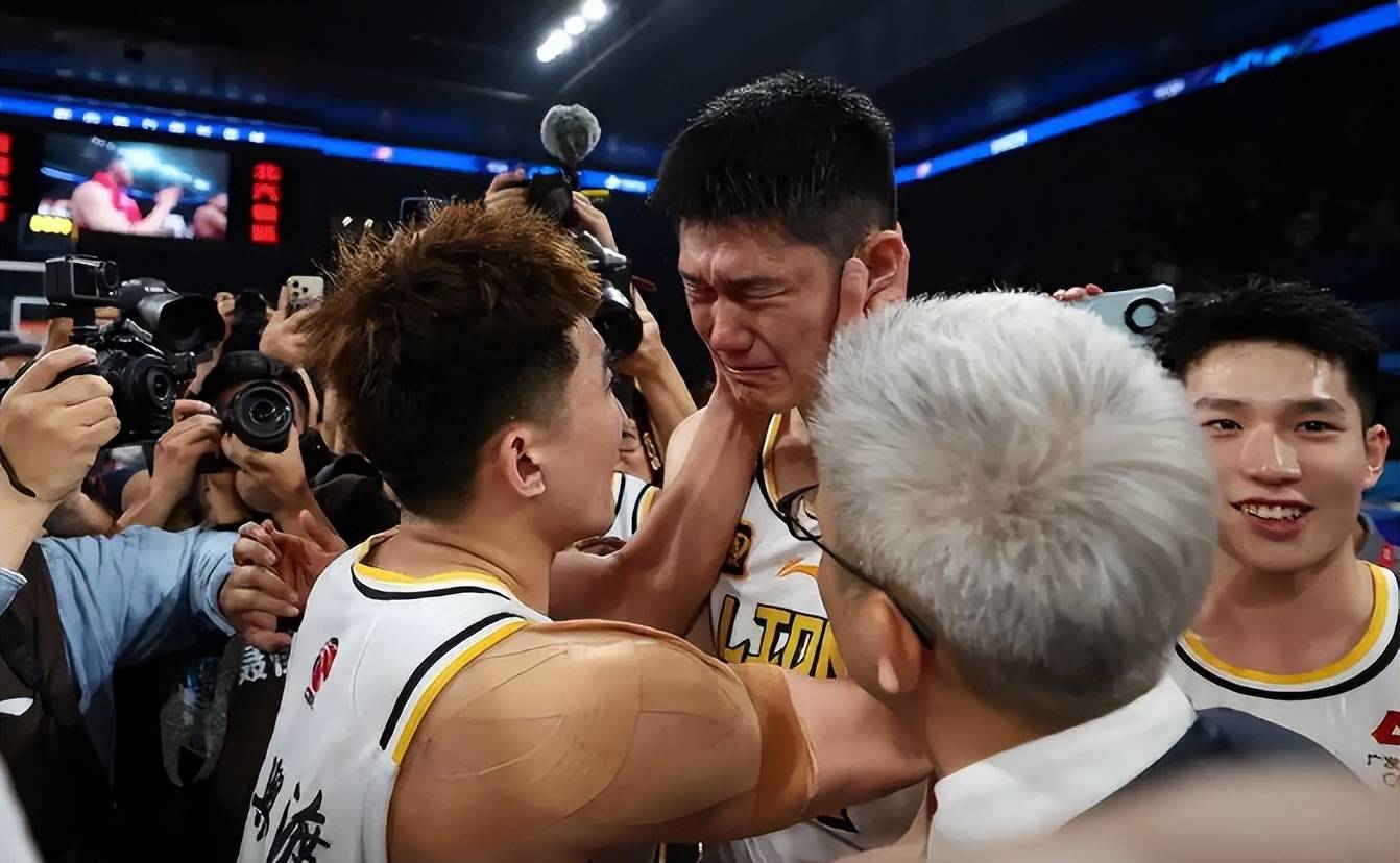 NBA夺冠奖金多少_nba的奖金_CBA夺冠奖金1个亿