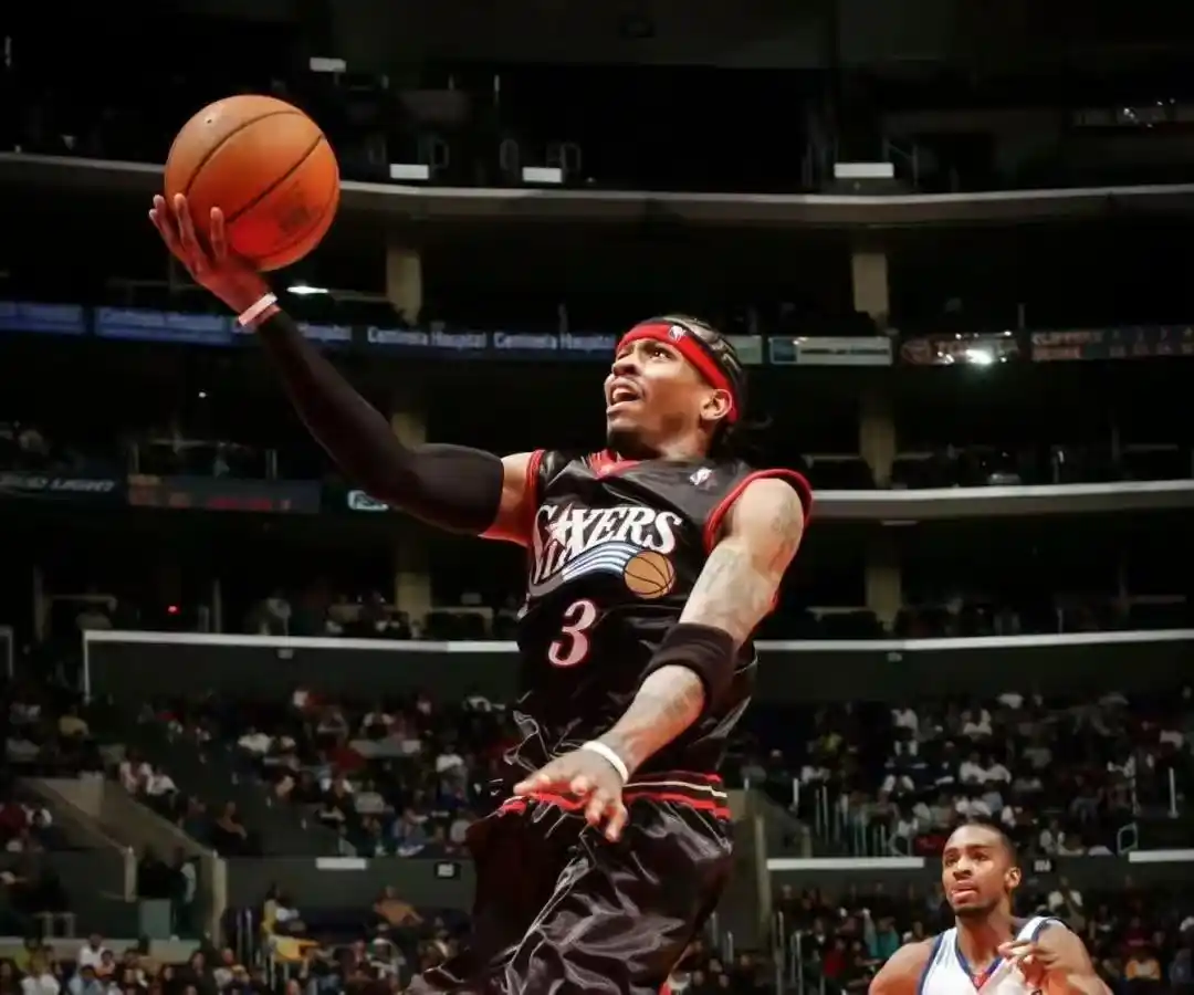 NBA进攻最无解的10大球星_历史得分王詹姆斯进攻分析_nba篮球最厉害的人