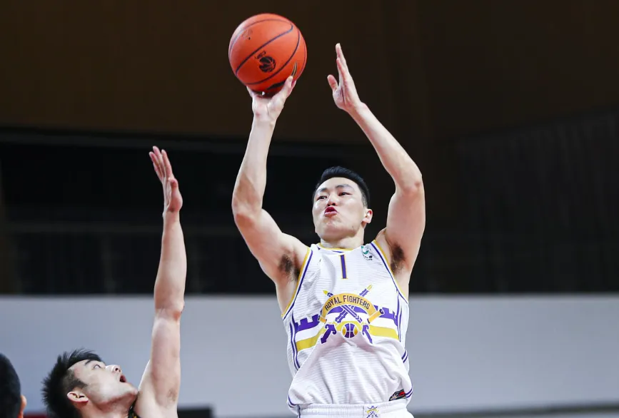 媒体人评李根是CBA史上最幸福球员其生涯起点低经历坎坷