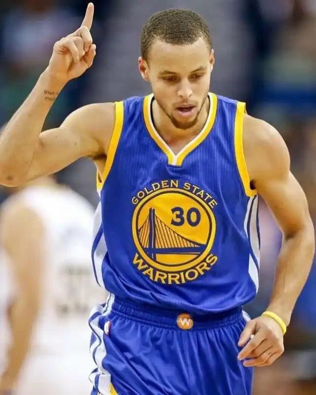 nba球员庆祝手势_安东尼A级庆祝动作_NBA球星庆祝动作最帅