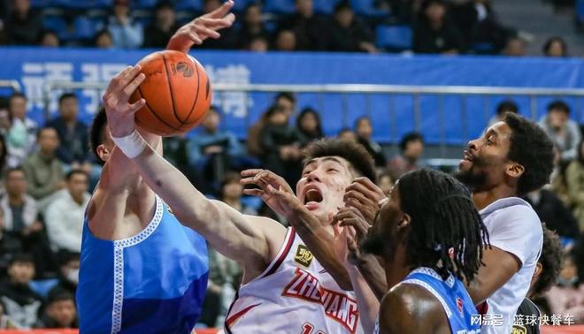 CBA常规赛过半季后赛12强悬念不大榜首竞争激烈