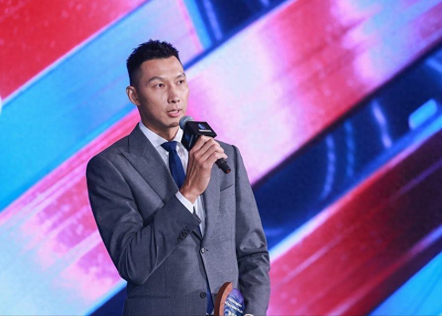 易建联cba薪水_易建联在NBA和CBA的成就_易建联在CBA的收入