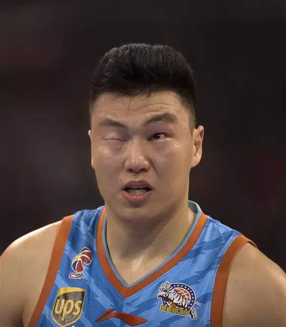 CBA 京疆大战引球迷瞩目李根罚球遭京骂成焦点