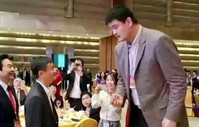 火箭老板出售球队，姚明或联手马云接手火箭队！