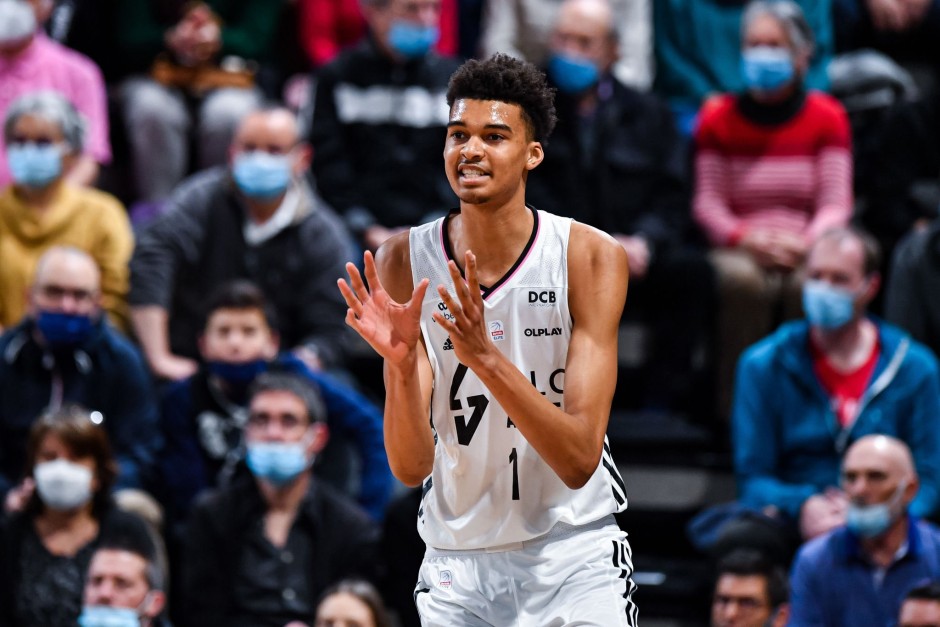 NBA常规赛马刺126-113胜勇士精彩比赛及球员数据全回顾