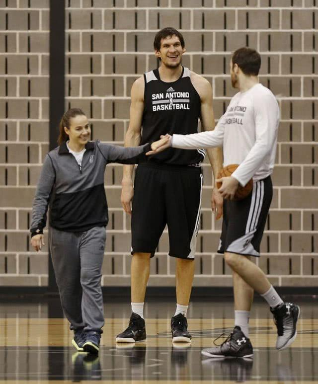 现役NBA身高最高的五名球星，最高的一名比周琦还要高出2厘米