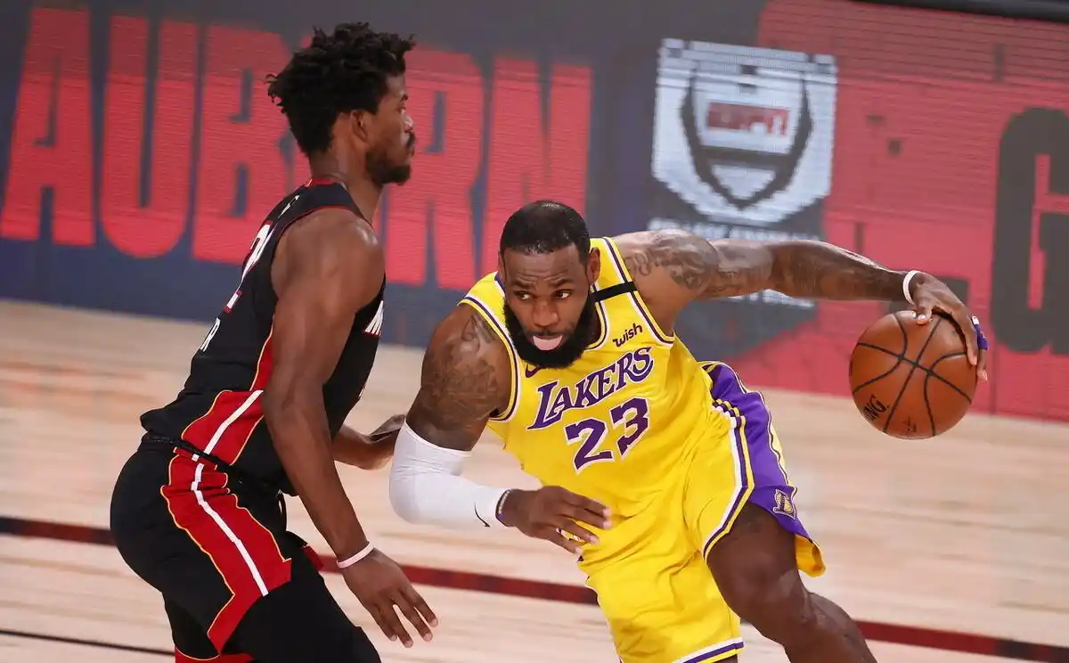 NBA总决赛首战湖人轻取热火两队球员生涯总薪水排名如何