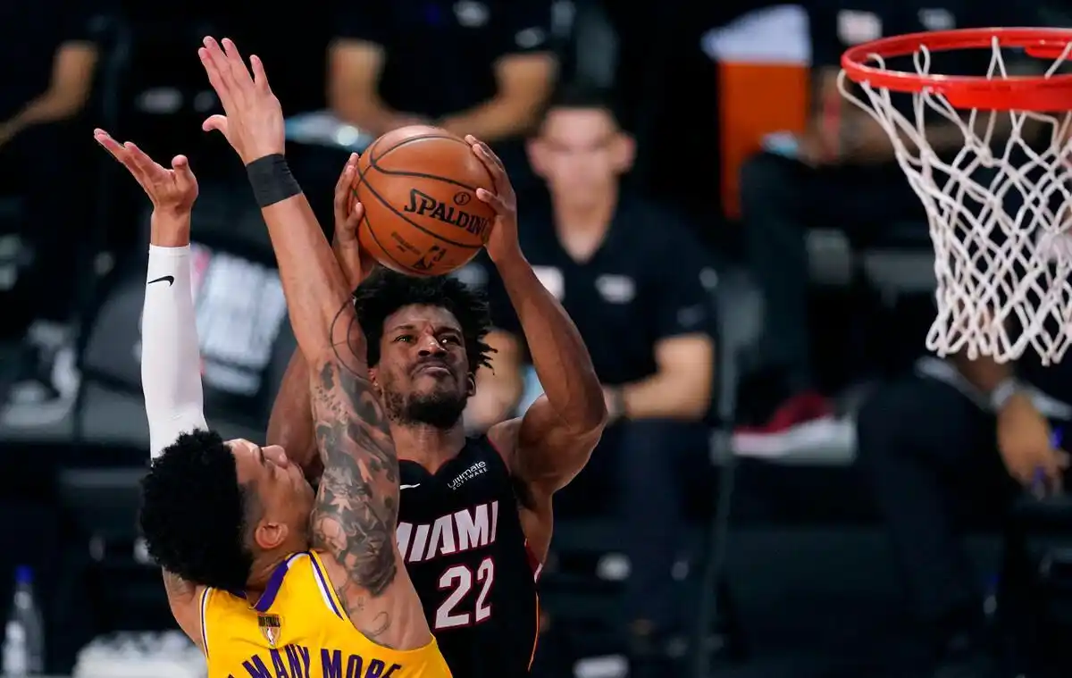 湖人热火球员总薪水对比_NBA总决赛球员生涯总薪水排名_nba历史年薪排名