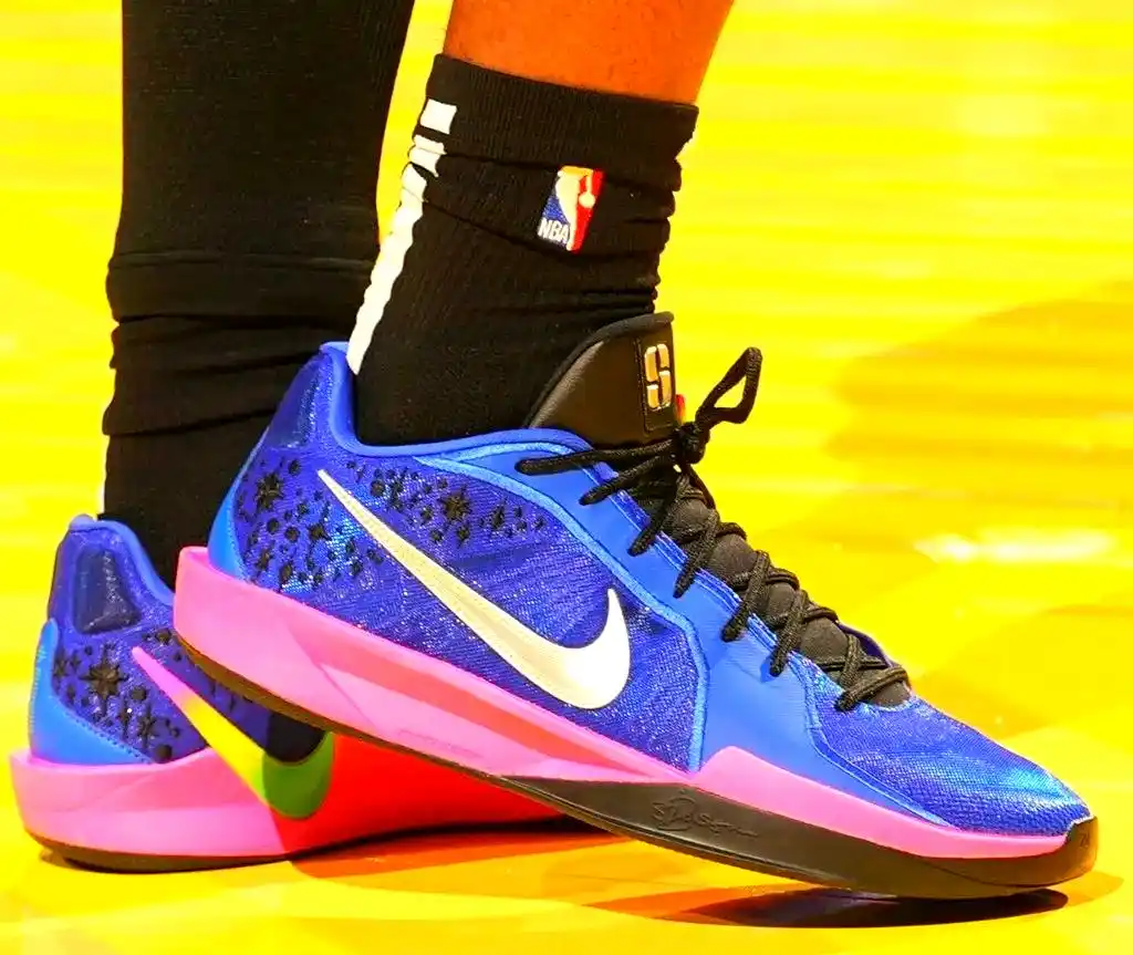2015nba全明星球鞋_新秀挑战赛与运动鞋故事_2025年NBA全明星球鞋盘点