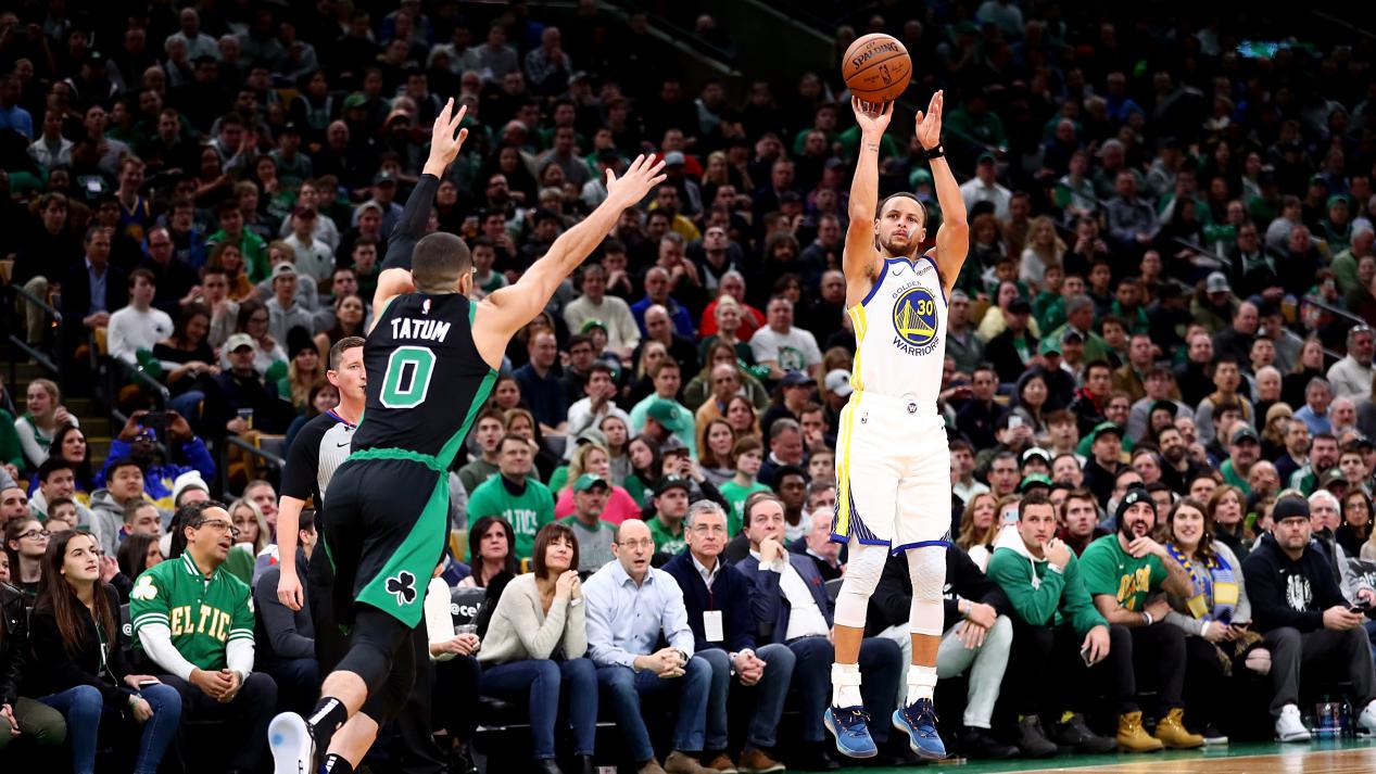 NBA球星绝美投篮姿势_nba欧文投篮姿势_库里汤普森投篮姿势分析