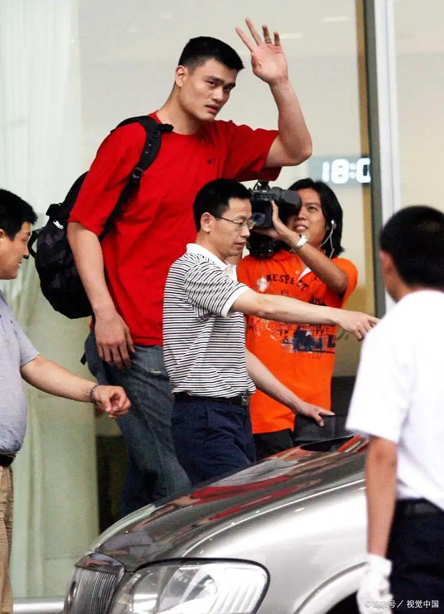 姚明与詹姆斯的传奇对决姚明出战7赛季8胜詹姆斯
