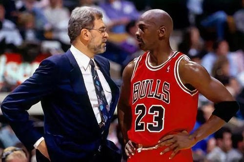 菲尔杰克逊三角战术_nba菲尔杰克逊_菲尔杰克逊NBA生涯