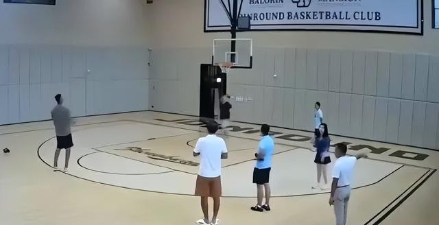易建联nba集锦_易建联退役后生活_易建联CBA生涯成就