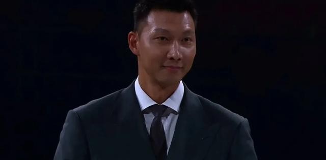 易建联退役后生活_易建联CBA生涯成就_易建联nba集锦