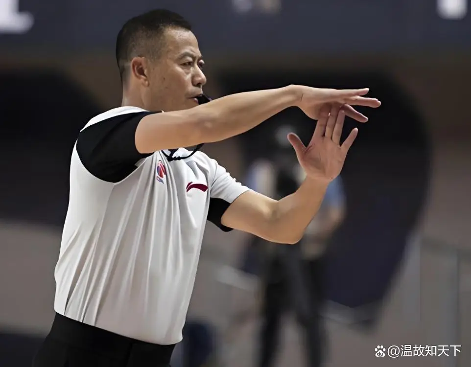 篮球比赛突发技术犯规引热议处罚规则究竟怎么定