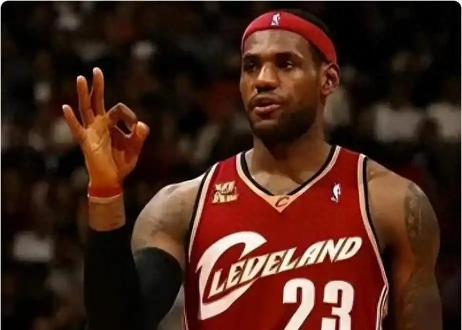 NBA得分王之战勒布朗·詹姆斯独占鳌头杜兰特哈登全力追赶
